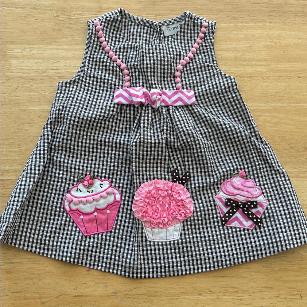 Rare too brown and White Gingham Dress with Pink Cupcake Appliqué Size 3T GUC